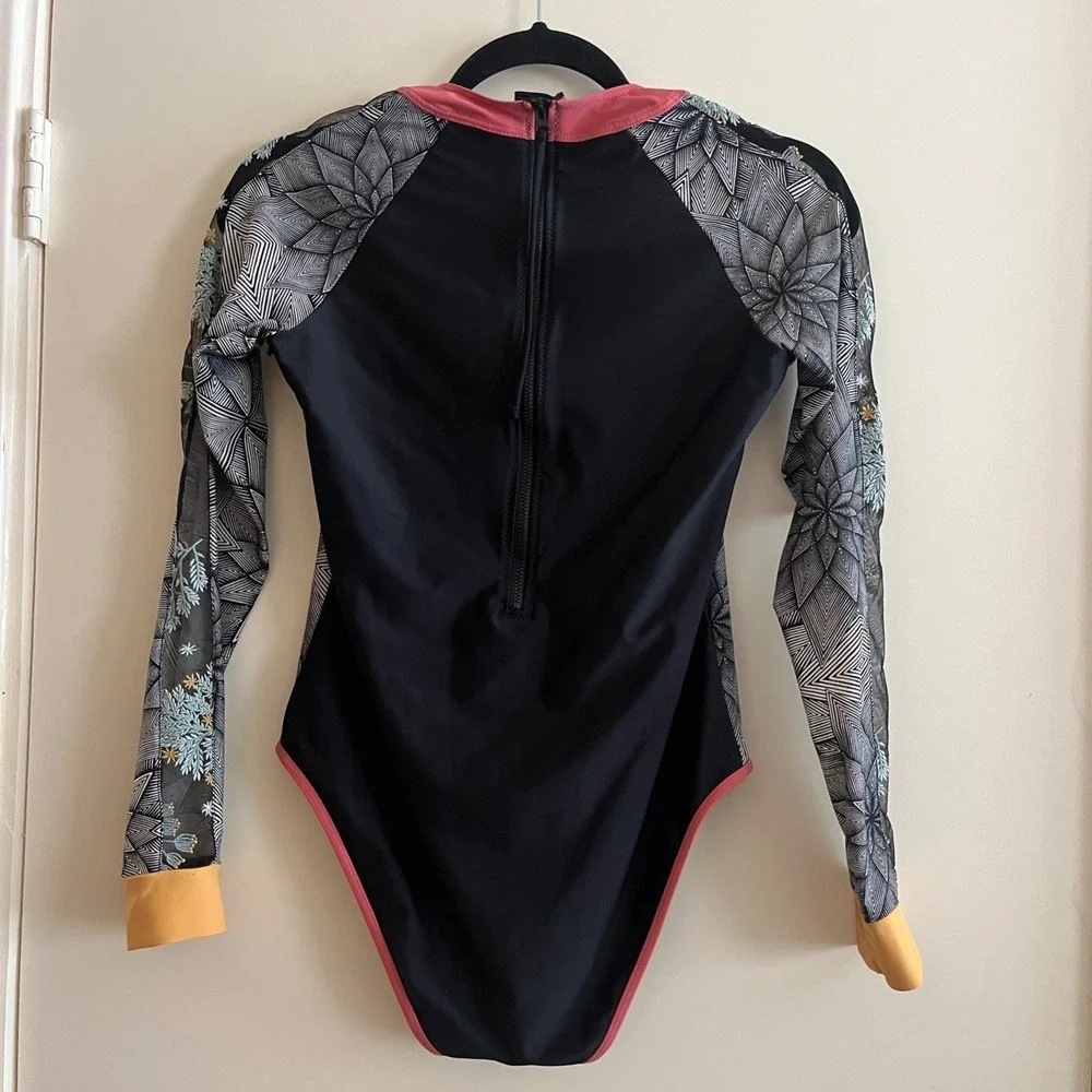 Roxy Pop Surf UV Geometric Bodysuit One Piece M Swim Surf Rashguard Embroidered